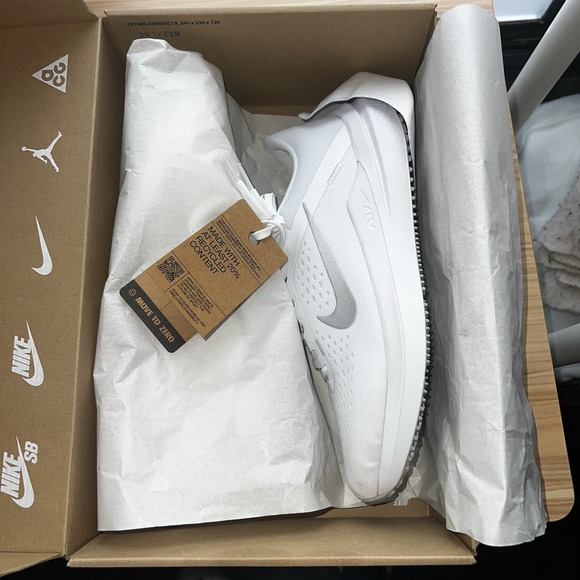 Nike W Air Winflo 10 White/Silver Women's Size 10.5 Men's 9 NEW IN BOX - Picture 3 of 15